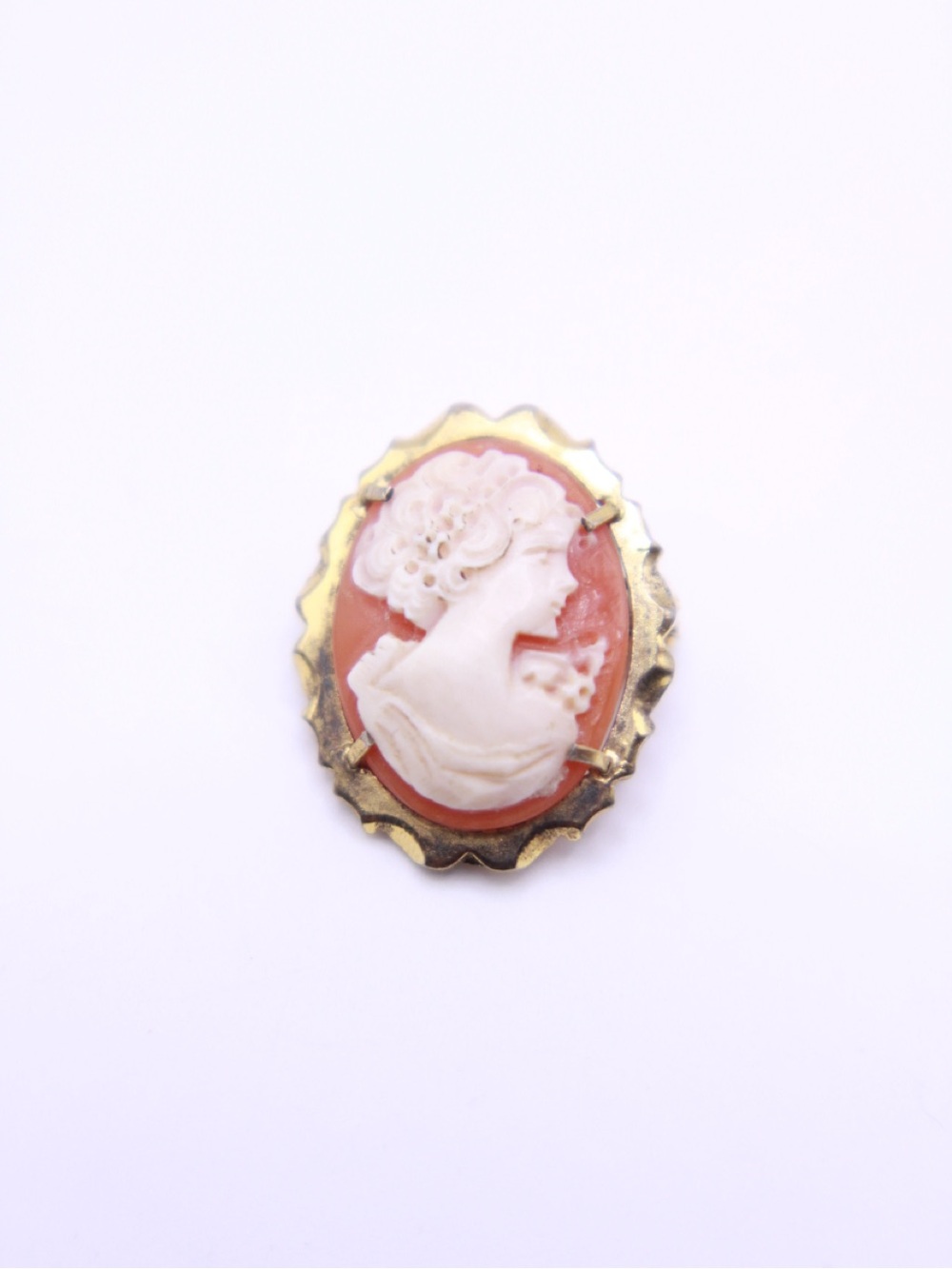 Vintage 800 Silver Gold Plated Small Shell Cameo Brooch